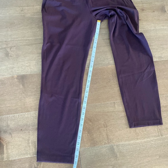 LuLulemon mid-rise, ankle length joggers with elastic waist, front pockets, 6 - Picture 4 of 6